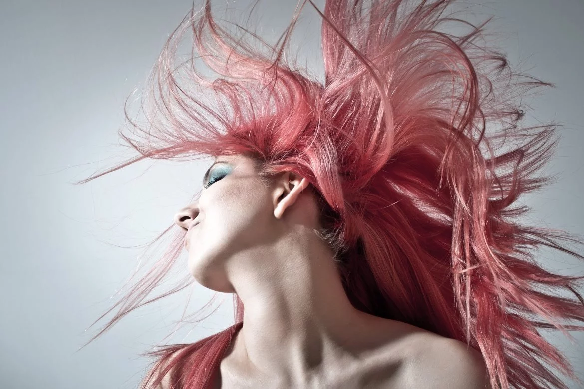 cheveux colorés roses