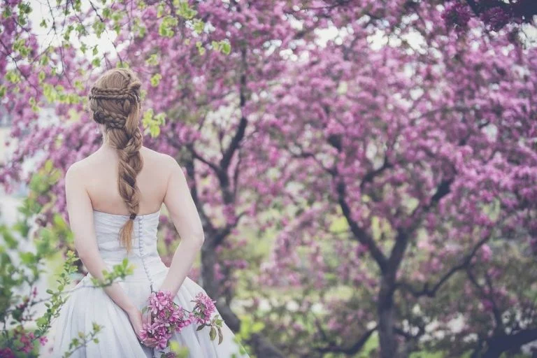 Robe mariage champêtre et fleurs