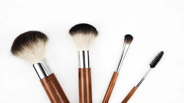 4 pinceaux de maquillage