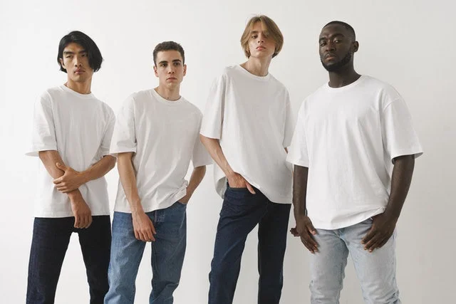 4 T-shirts blancs