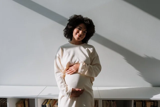 femme enceinte maquillée