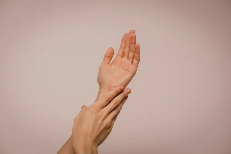 soigner des mains abîmées