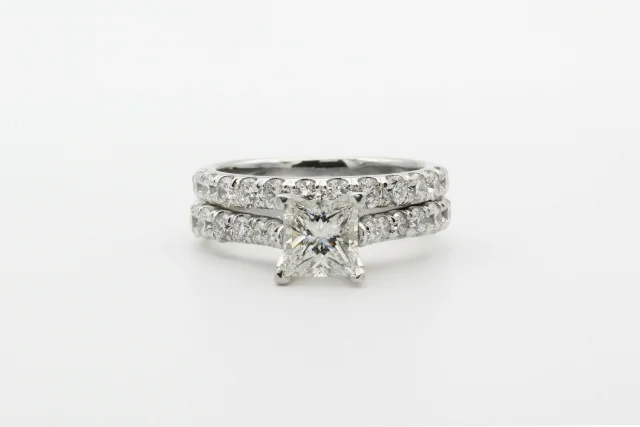 bijou en argent et diamant