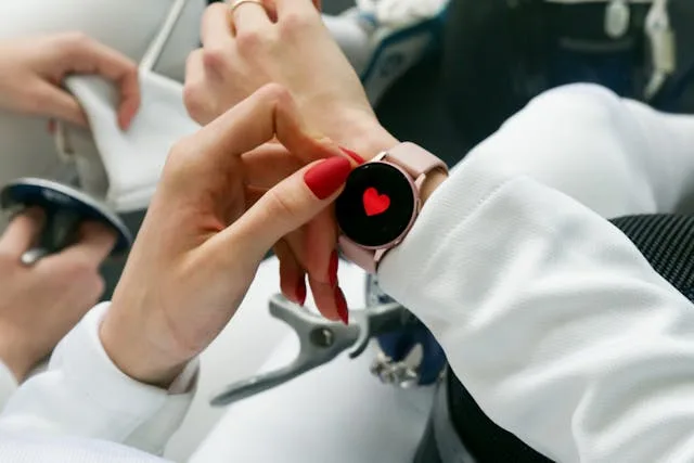 montre femme avec un coeur