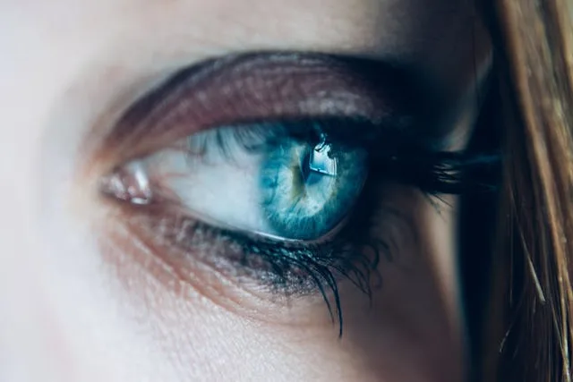 maquillage semi-permanent des yeux